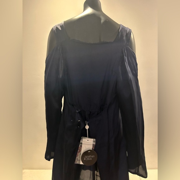 Navy Margiela silk trench dress. Long sleeves cut out style at the shoulders. - Picture 10 of 13